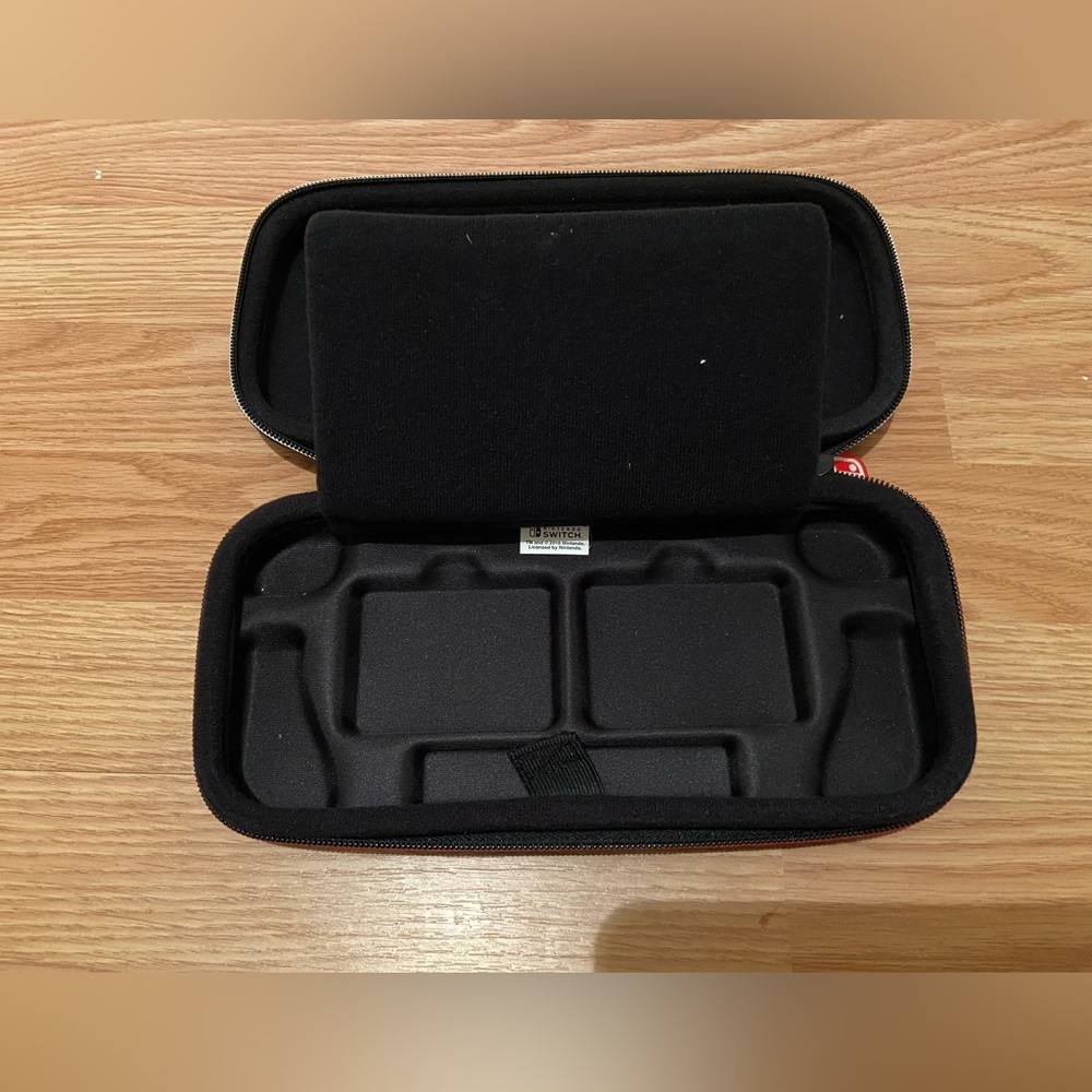 Game Traveler Case - Picture 3 of 7